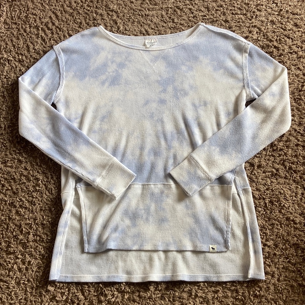 ABERCROMBIE KIDS blue and white crewneck